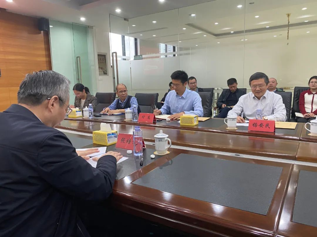 奉賢區(qū)人大常委會黨組書記、主任張培榮一行蒞臨上海山美股份開展“優(yōu)環(huán)境、穩(wěn)經(jīng)濟”大走訪大調研